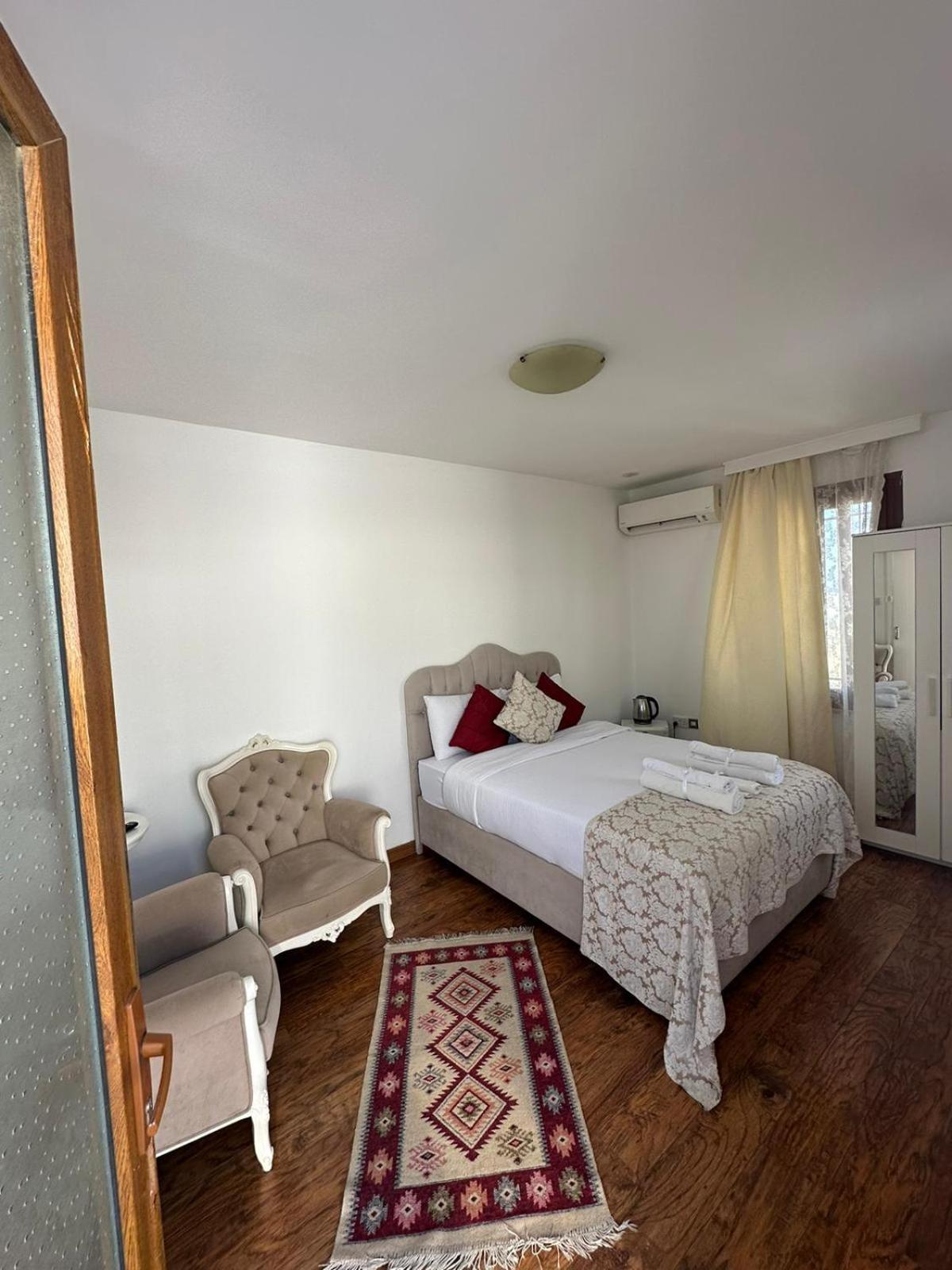 Lord'S Residence Boutique Hotel Kyrenia  Exteriör bild