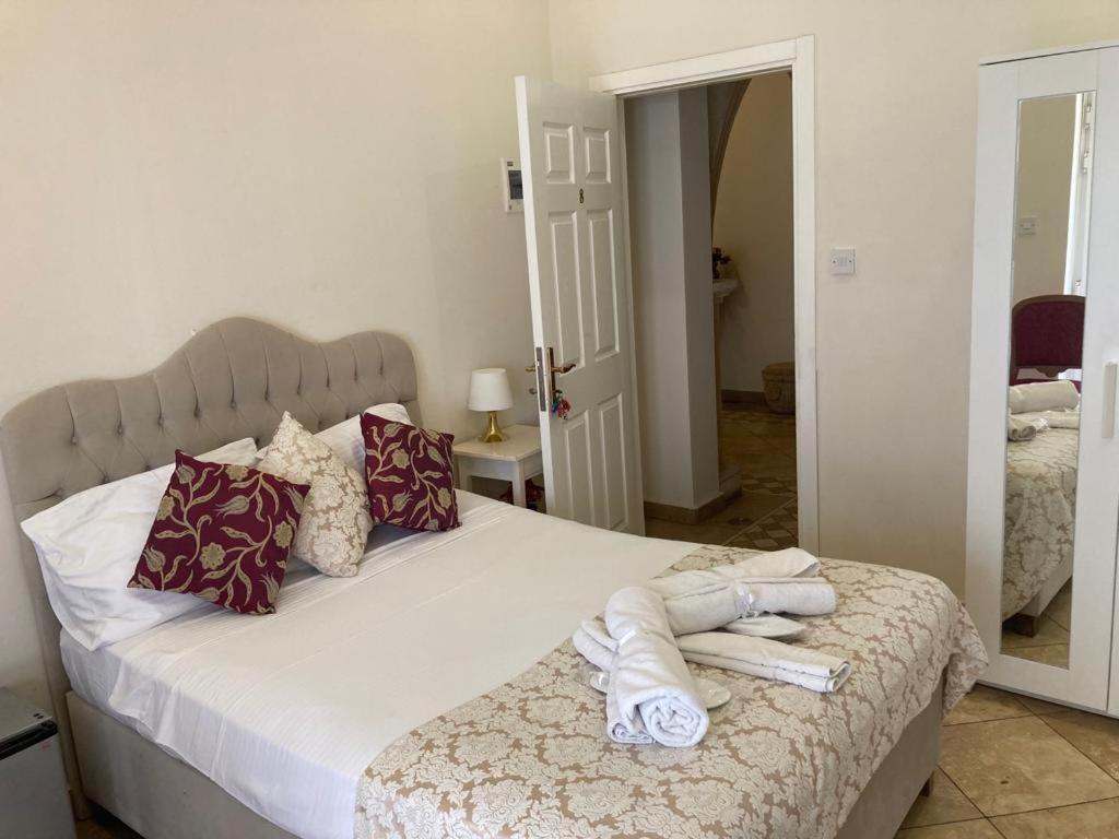 Lord'S Residence Boutique Hotel Kyrenia  Exteriör bild