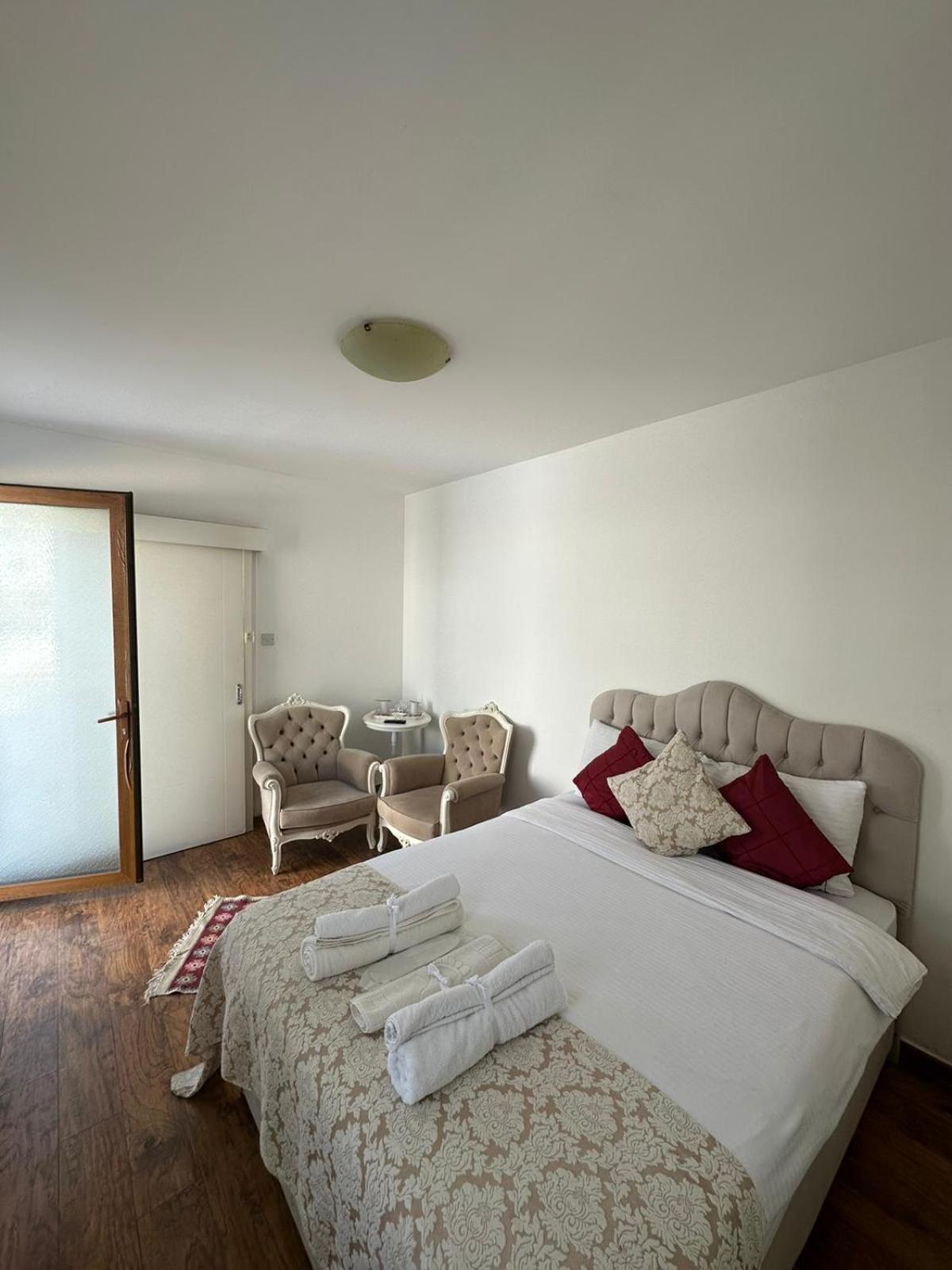 Lord'S Residence Boutique Hotel Kyrenia  Exteriör bild