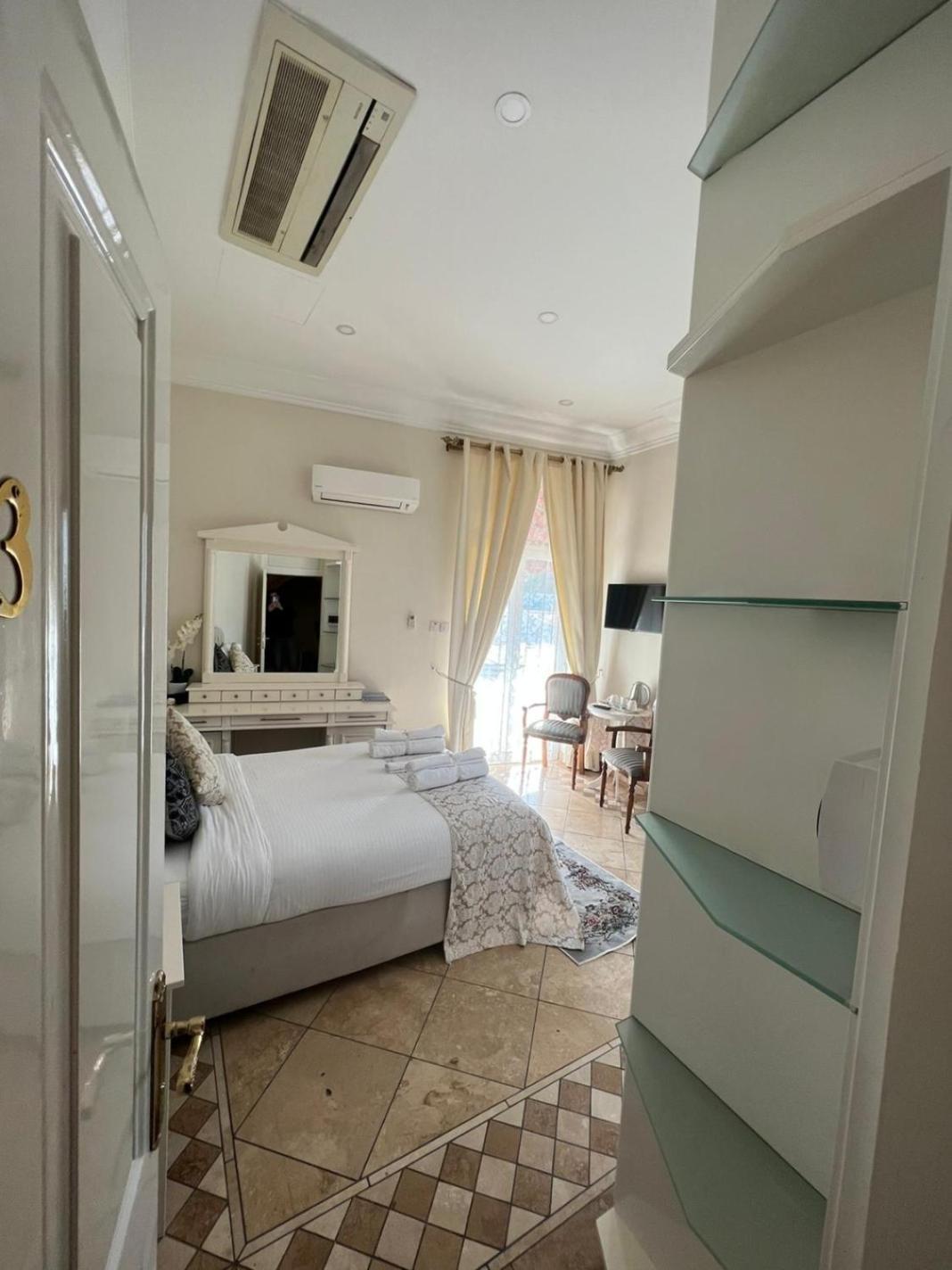 Lord'S Residence Boutique Hotel Kyrenia  Exteriör bild